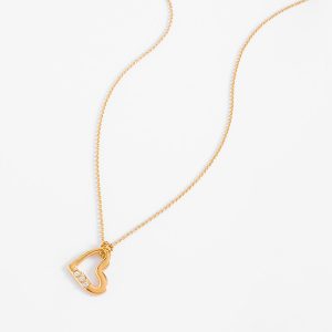Collar con dije de corazón y baño de oro 18k