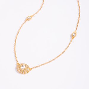 Collar con dije central en baño de oro y piedras tono cristal