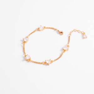 Pulsera con baño de oro y detalles en forma de Corazón