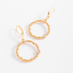 Aretes en baño de oro con piedra en tono cristal