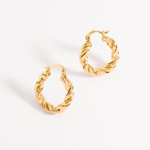 Aretes tipo argolla con diseño torsal